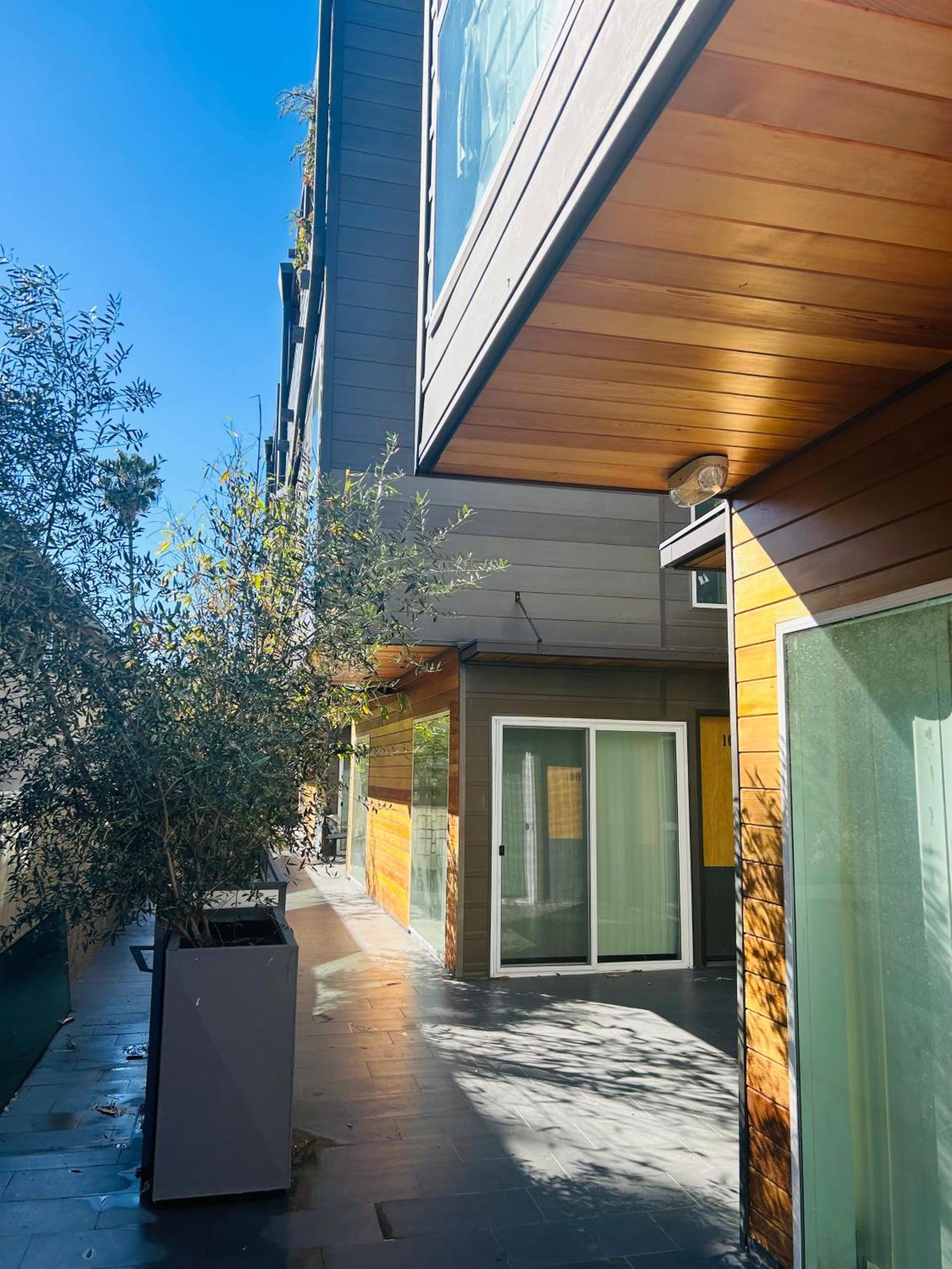 Newly Built Stylish Modern 2b In La Apartment *