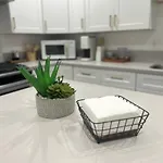 Newly Built Stylish Modern 2B In La