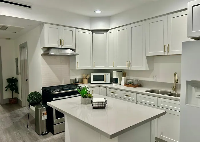 Newly Built Stylish Modern 2B In La