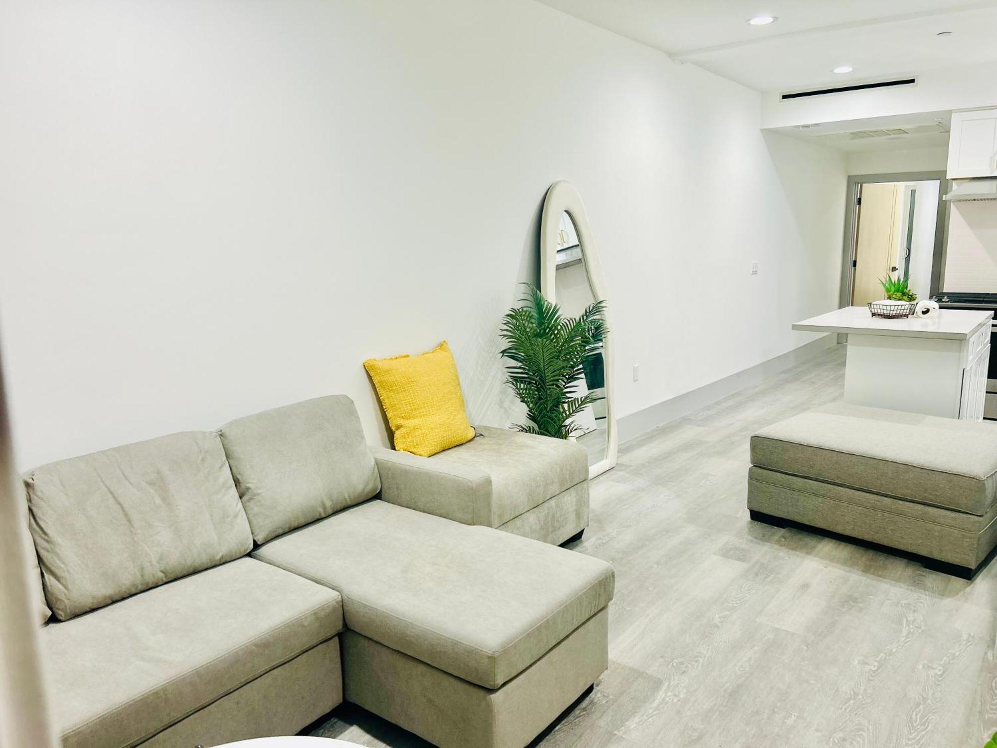 Apartment Newly Built Stylish Modern 2b In La *