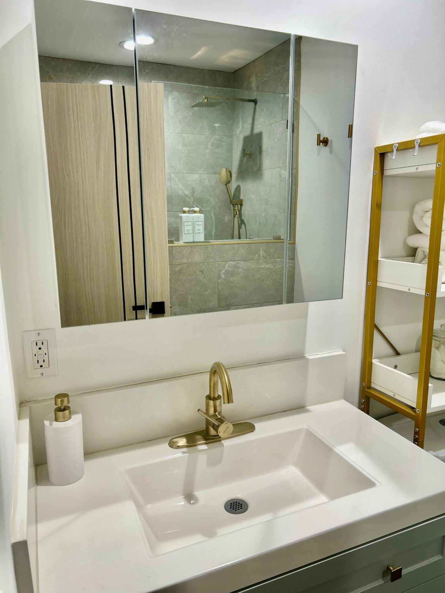 Apartment Newly Built Stylish Modern 2b In La Los Angeles