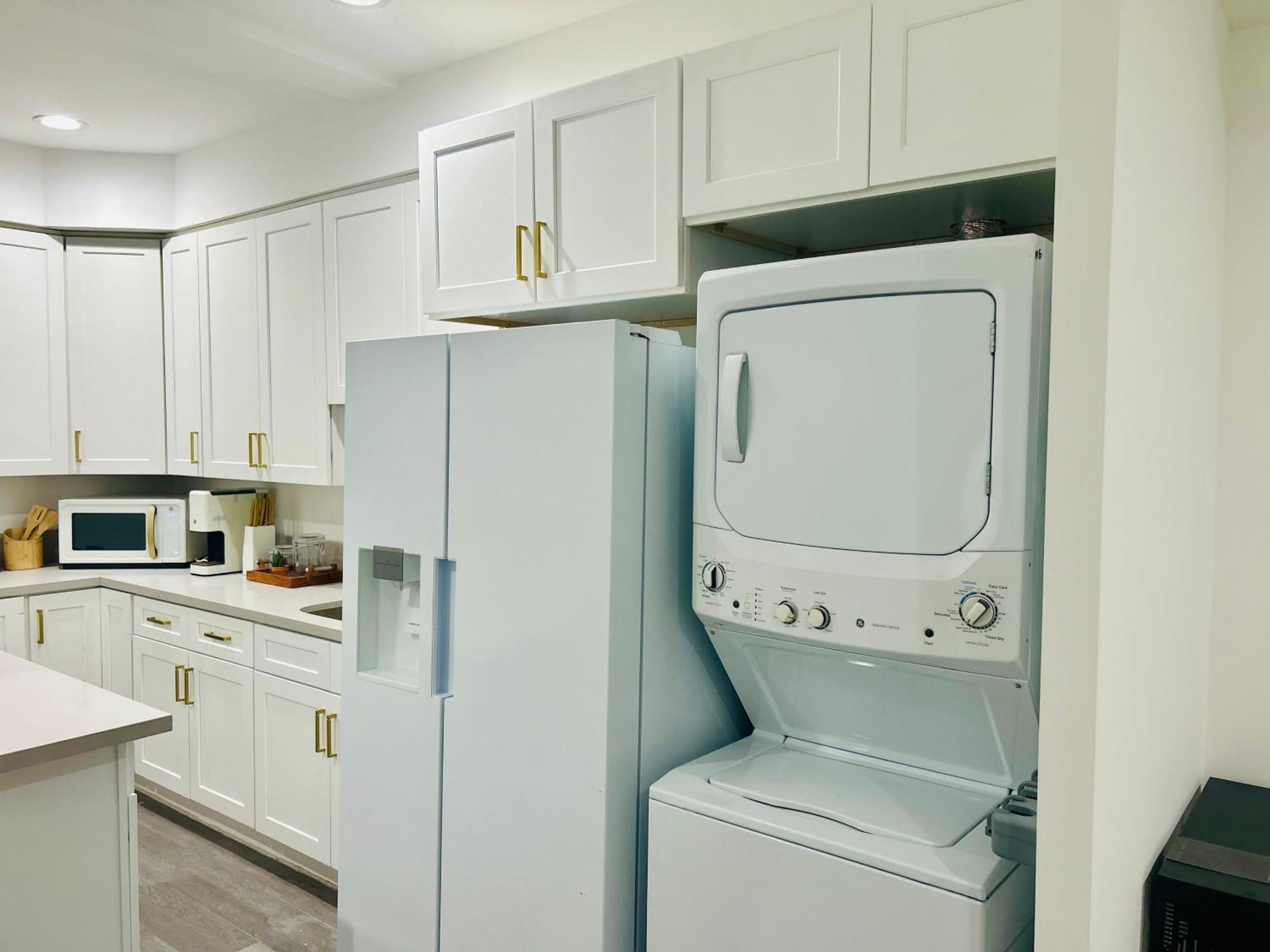 Newly Built Stylish Modern 2b In La Apartment *