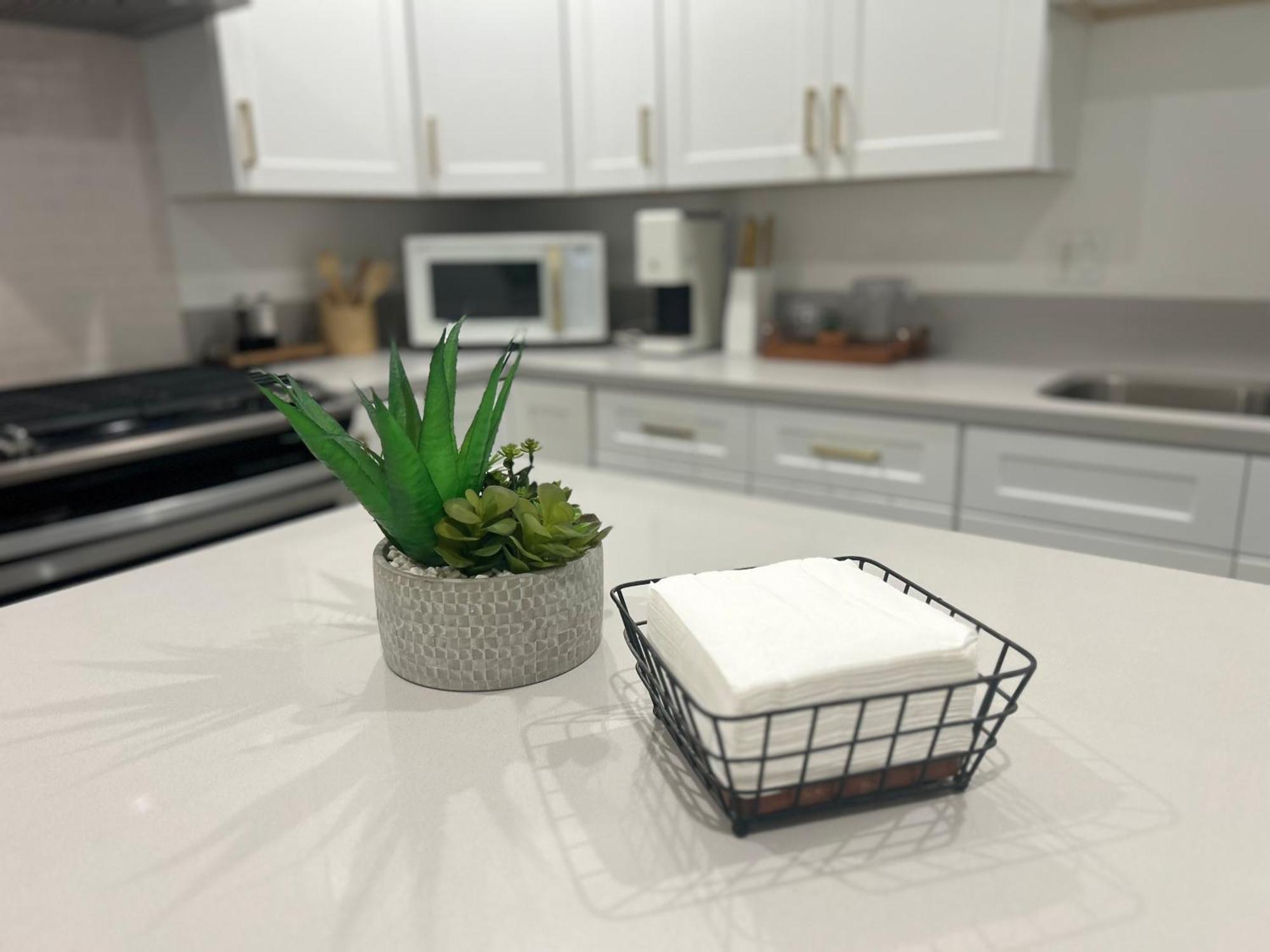 Apartment Newly Built Stylish Modern 2b In La *