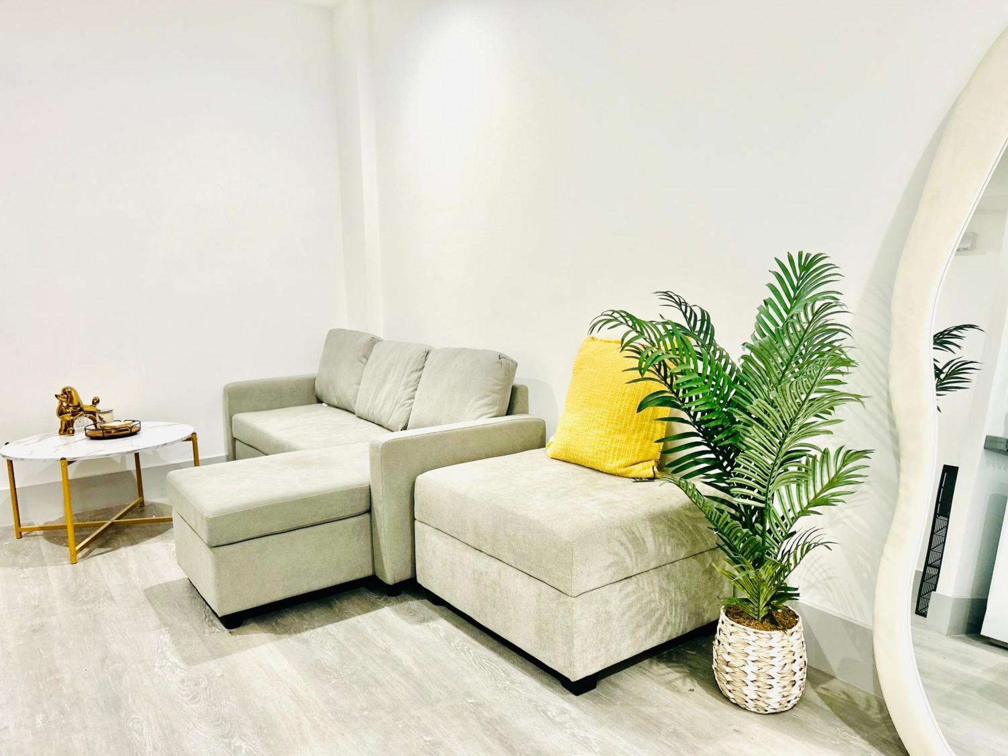 Newly Built Stylish Modern 2b In La