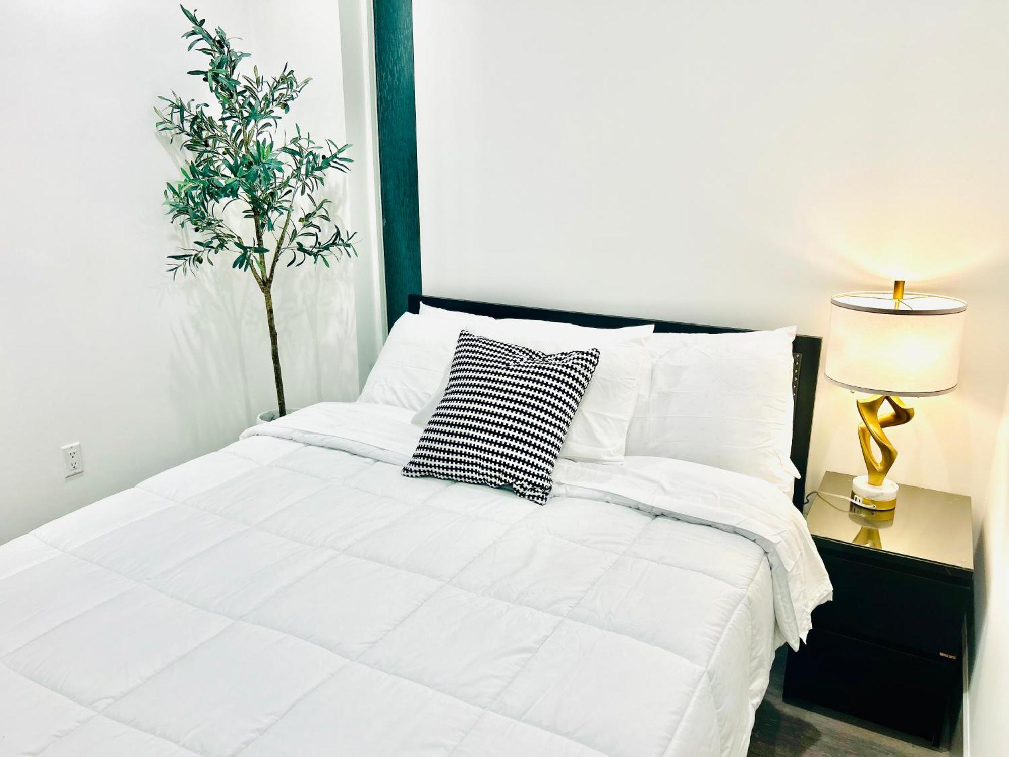 Apartment Newly Built Stylish Modern 2b In La *