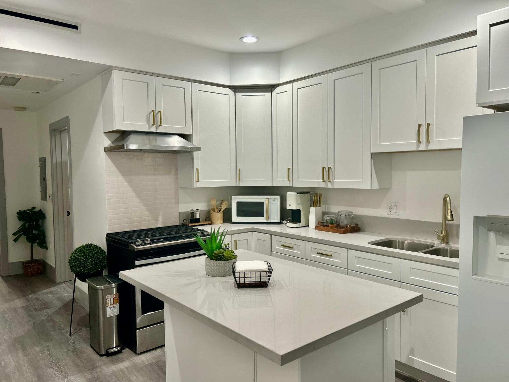 Apartment Newly Built Stylish Modern 2b In La Los Angeles
